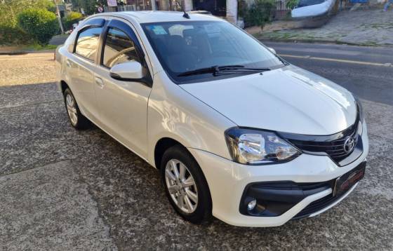 TOYOTA ETIOS 1.5 X PLUS SEDAN 16V FLEX 4P AUTOMÁTICO